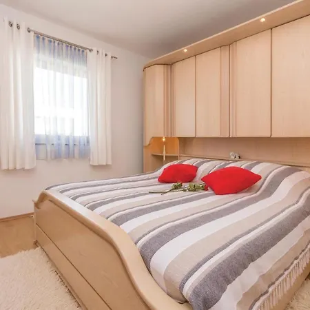 6 Bedroom Nice In Ferienhaus