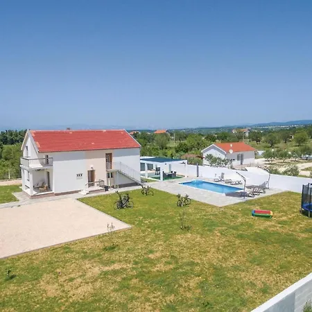 6 Bedroom Nice In Сasa de vacaciones Benkovac