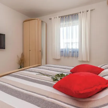 6 Bedroom Nice In Сasa de vacaciones *