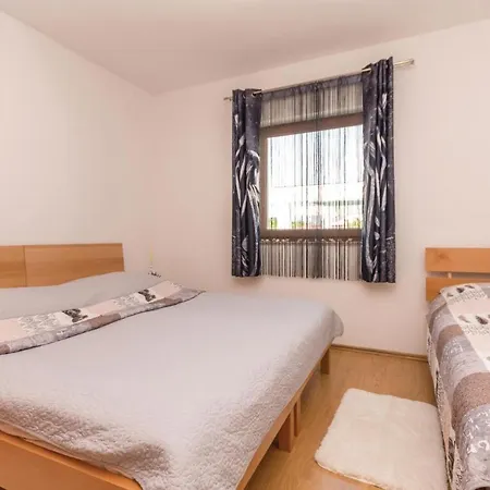 6 Bedroom Nice In Hébergement de vacances *